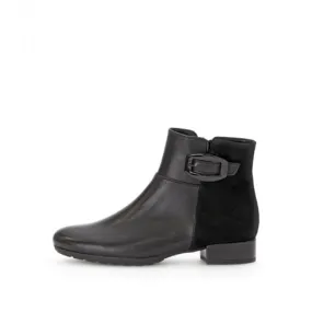 Ankle Boot with Trim - Bambury 52.714