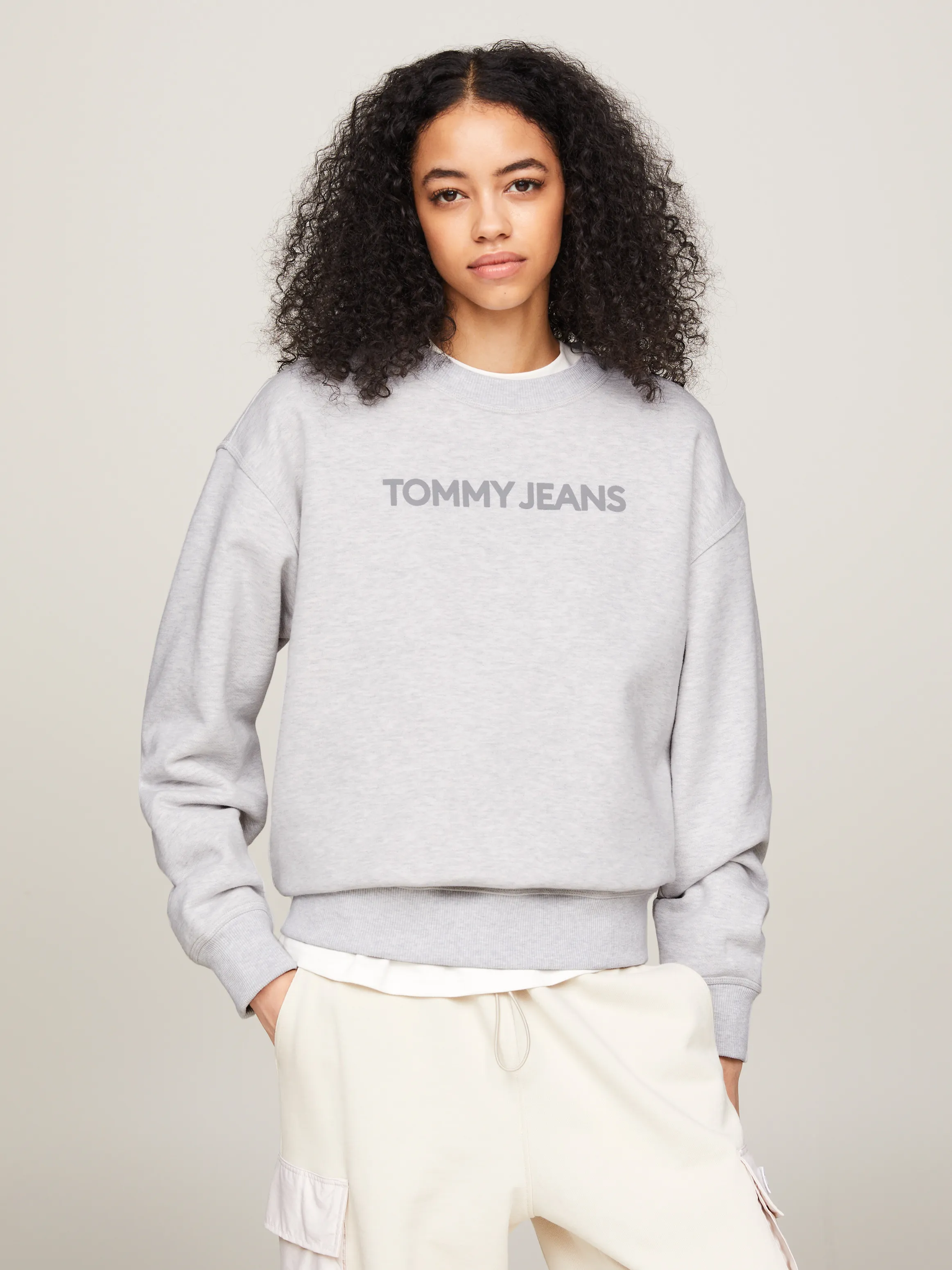 Classics Bold Logo Relaxed Fit Sweatshirt | Sweatshirts & Hoodies | Tommy Jeans