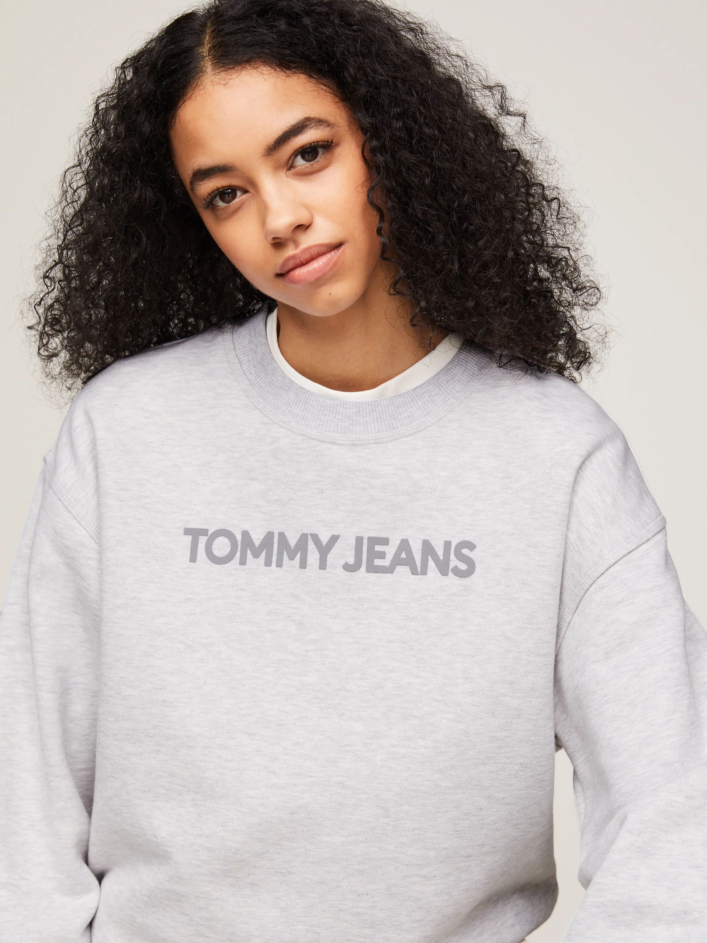 Classics Bold Logo Relaxed Fit Sweatshirt | Sweatshirts & Hoodies | Tommy Jeans