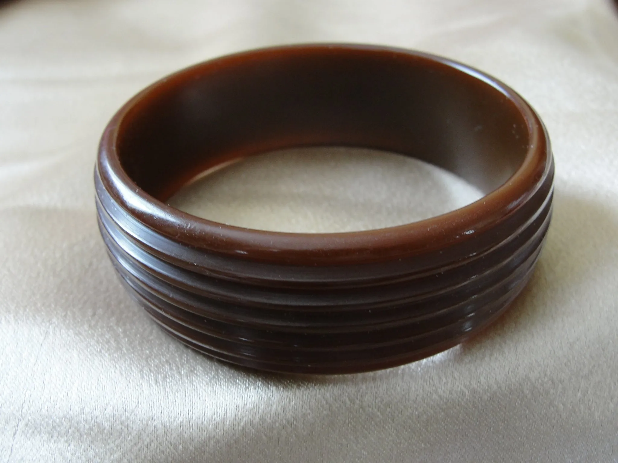 Copy of GORGEOUS Art Deco Deeply Carved Bakelite Bracelet,Butterscotch Yellow Bakelite Bangle,Beautiful Stylized Design,Collecti