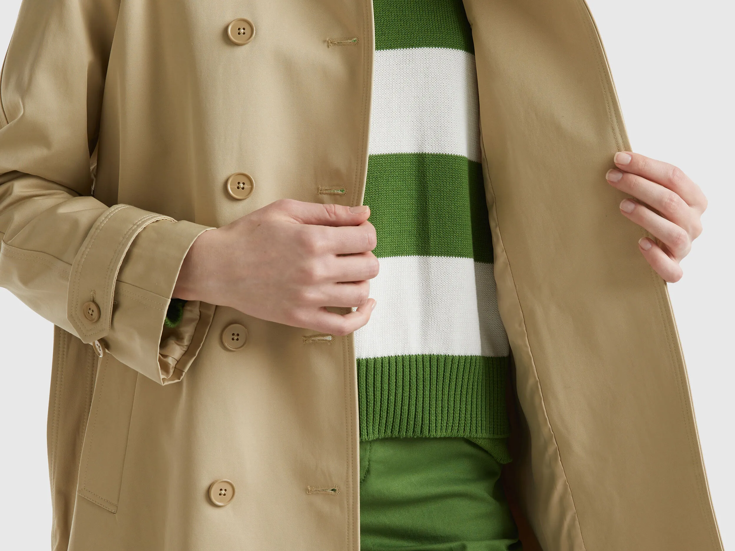 Double-breasted short trench coat - Beige | Benetton