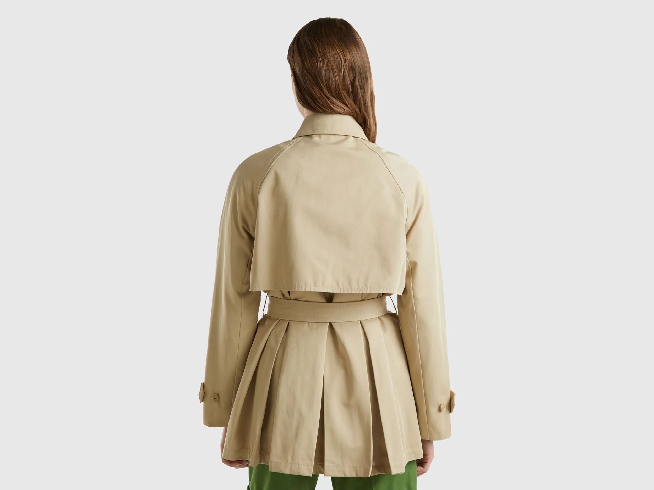 Double-breasted short trench coat - Beige | Benetton