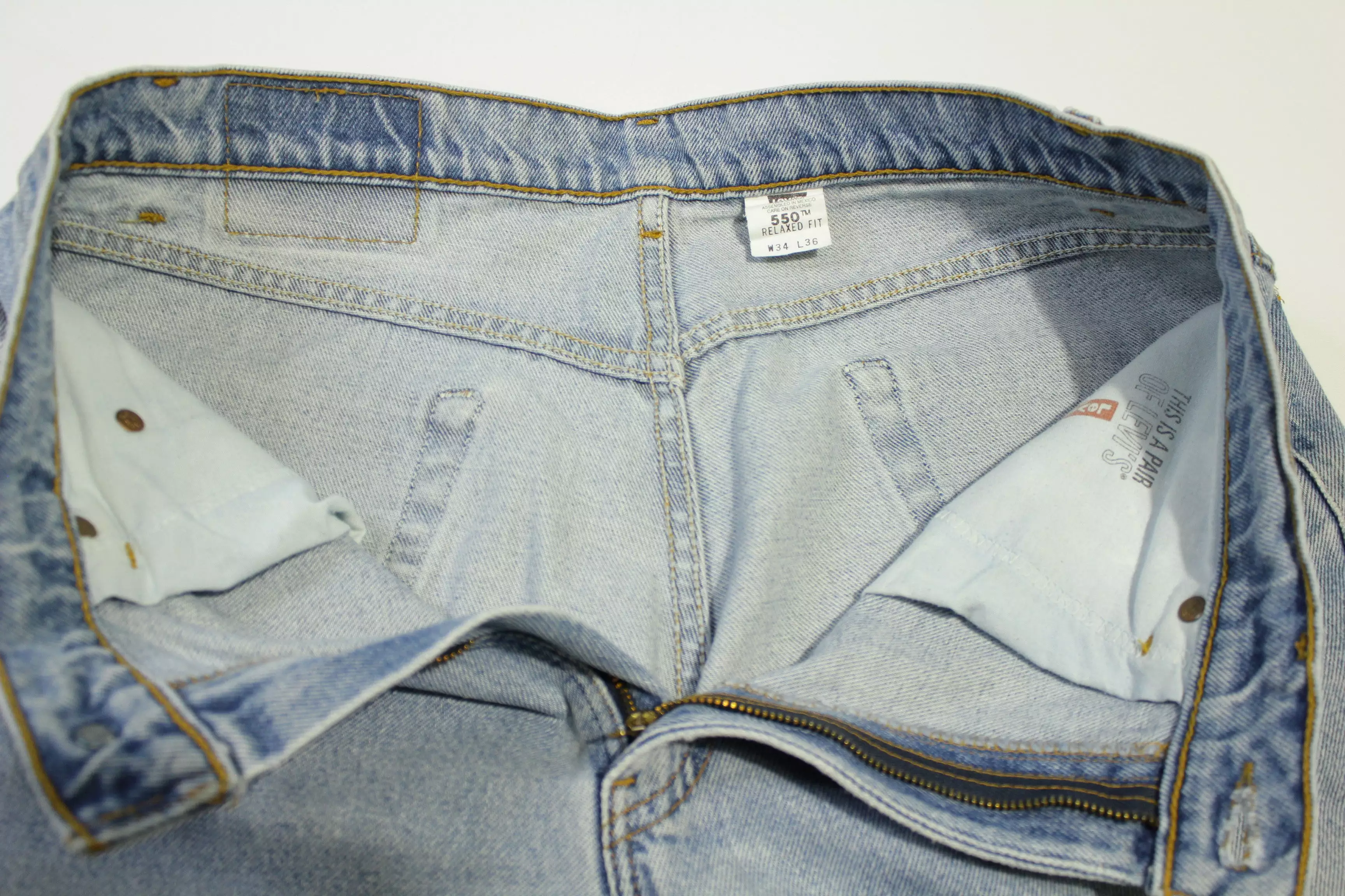 Levis 550 Vintage 90's Relaxed Fit Light Wash Denim Blue Jeans