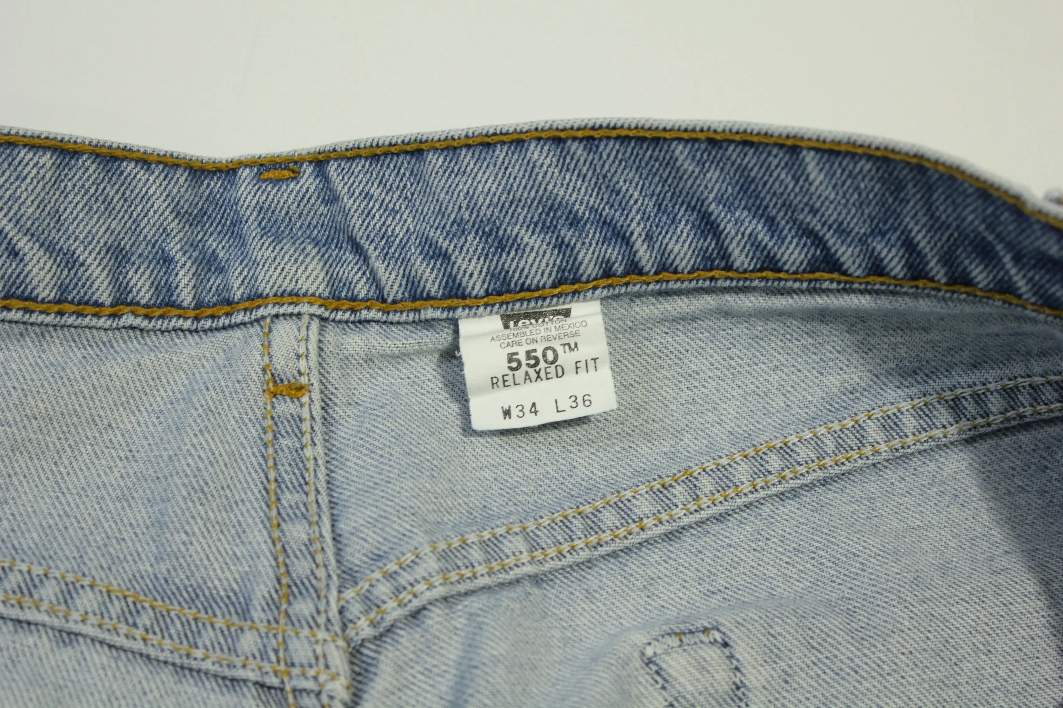 Levis 550 Vintage 90's Relaxed Fit Light Wash Denim Blue Jeans