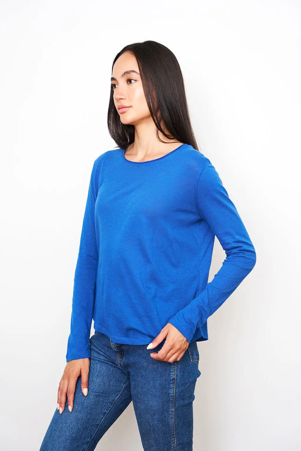 Majestic Cotton/Cashmere Relaxed Long Sleeve Crewneck in Royal Blue