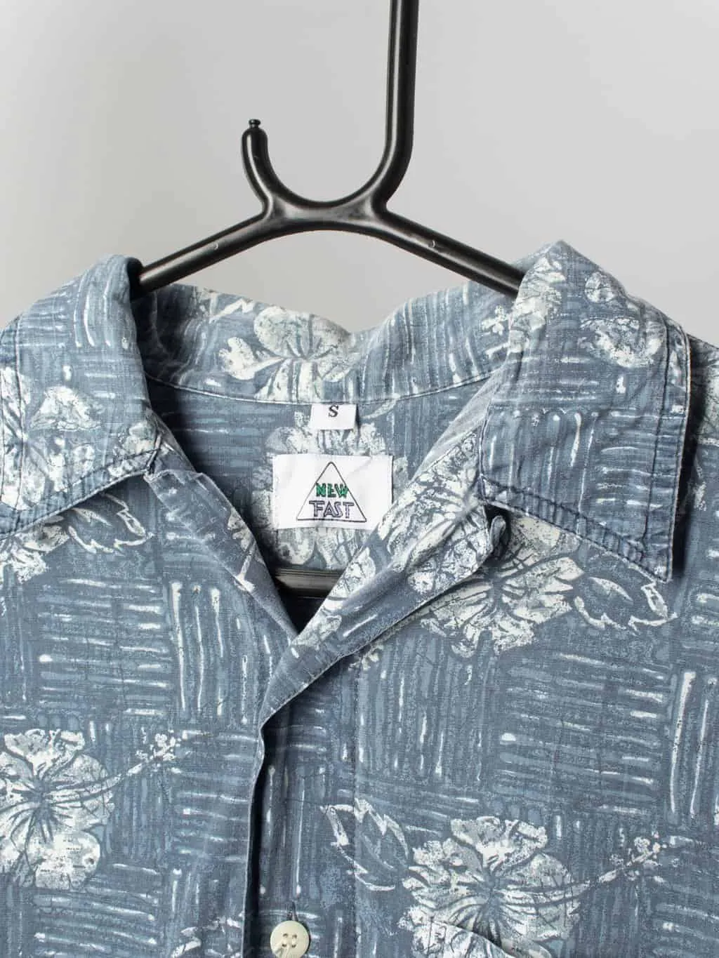 Mens vintage Hawaiian shirt with faded blue geometric and white floral pattern – Small / Medium