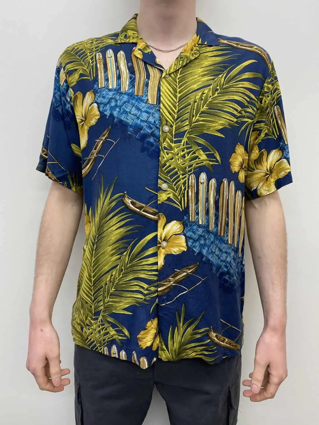 Mens vintage Hawaiian shirt with surf board and longboat botanical design – Small / Medium