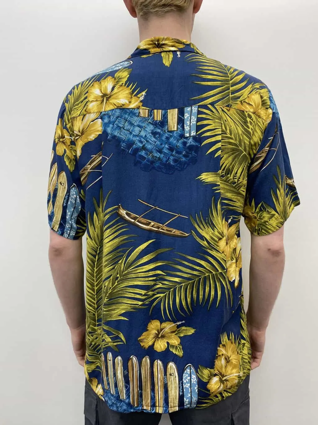 Mens vintage Hawaiian shirt with surf board and longboat botanical design – Small / Medium