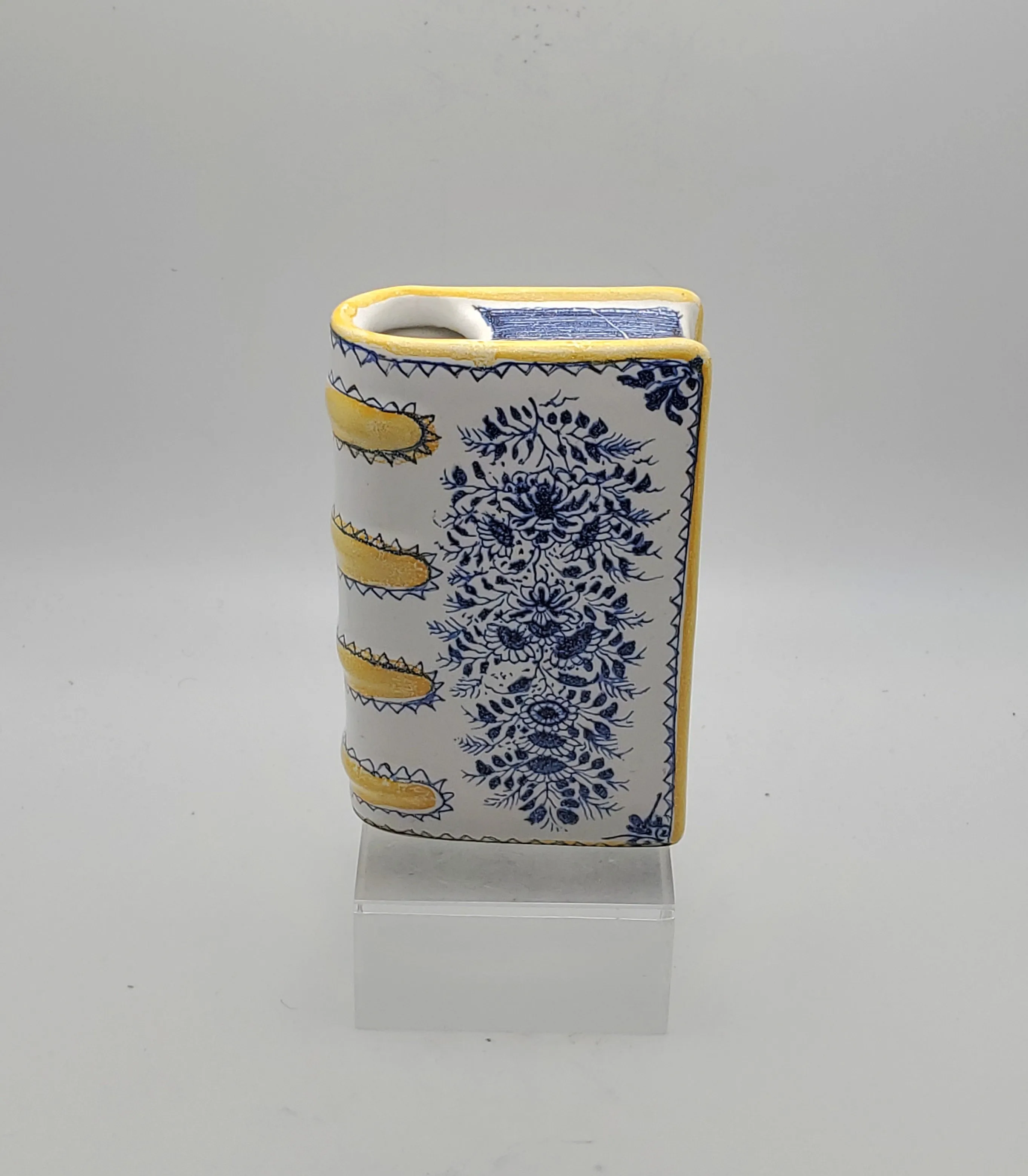 Metropolitan Museum of Art - Vintage Reproduction Ceramic Book Hand Warmer