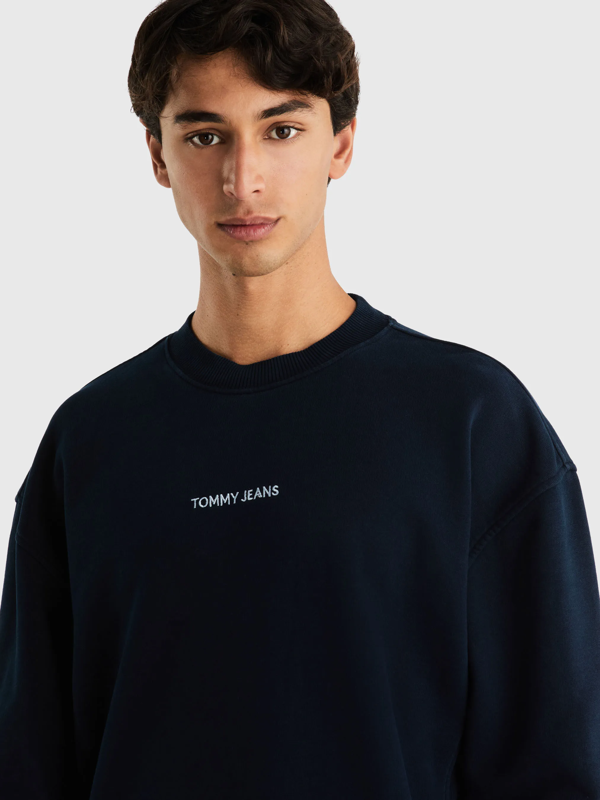 Relaxed Classic Sweatshirt | Sweatshirts & Hoodies | Tommy Jeans