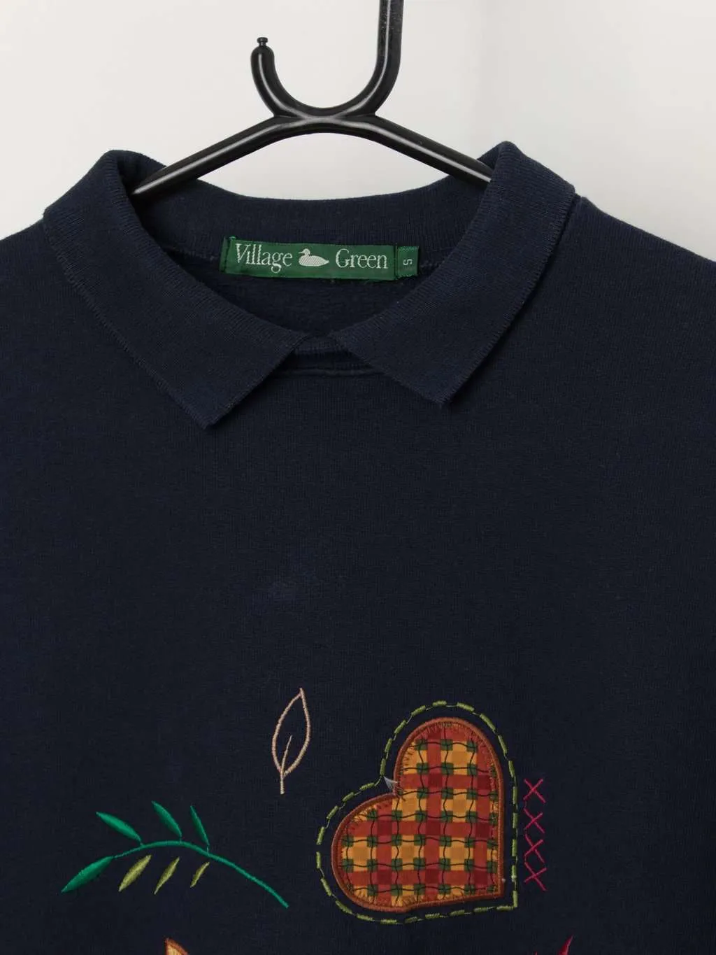 Vintage autumn collared sweatshirt with embroidered love hearts and leaves – Small