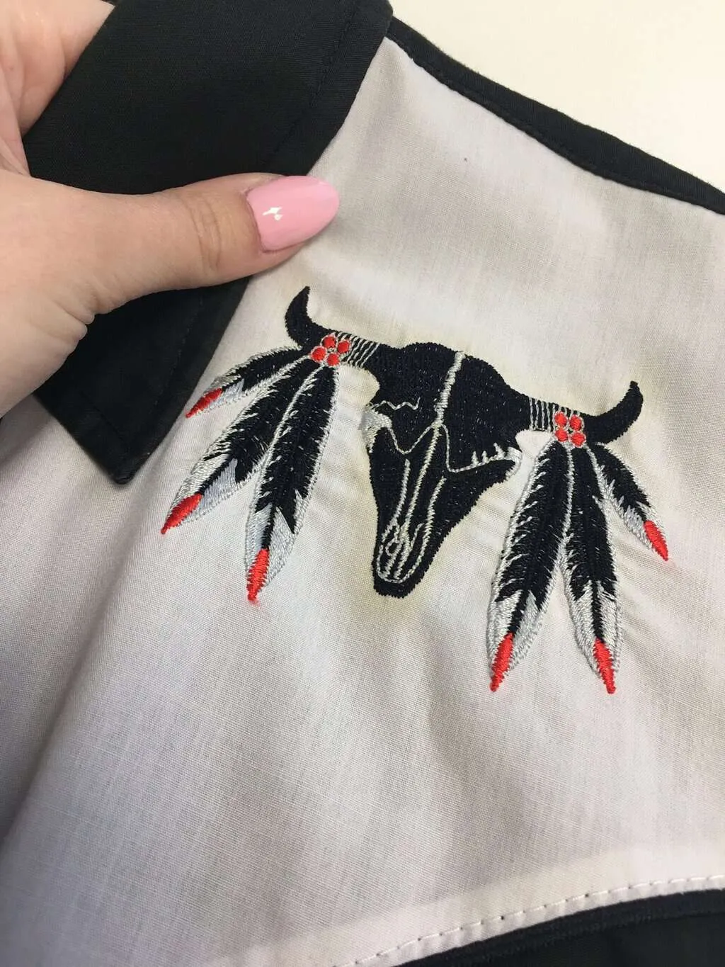 Vintage cowboy shirt with embroidered bull skull feathers  – Small / Medium