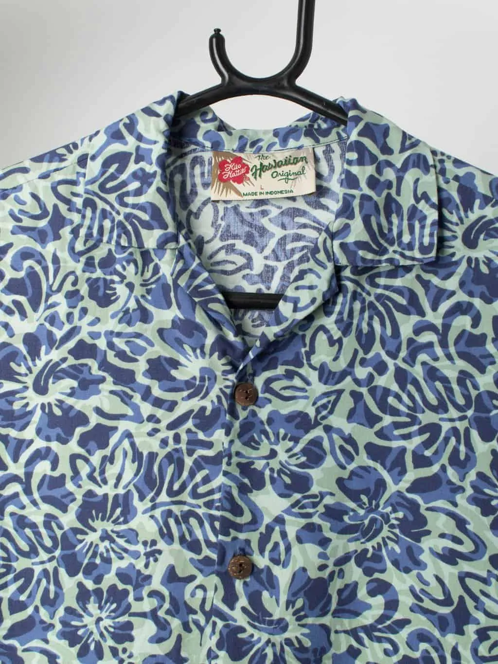 Vintage Hilo Hattie Hawaiian shirt, blue and green floral design – Small / Medium